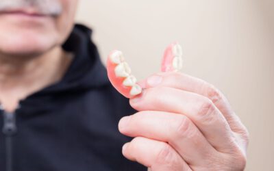 Prótese fixa ou removível, qual a melhor para substituir dentes em falta?